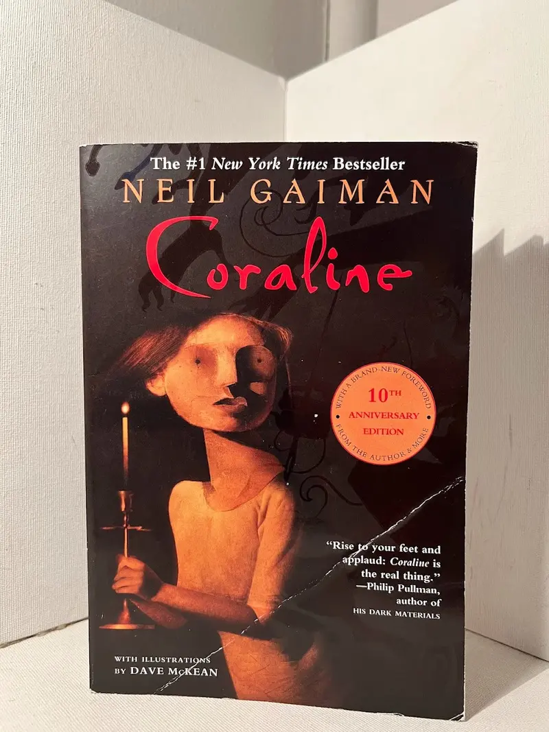 Coraline: A Dark Fantasy Novel By Neil Gaiman 1