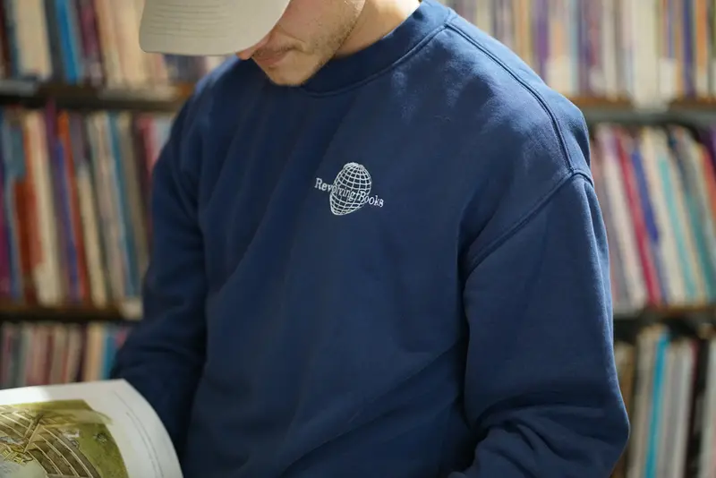 Embroidered Crewneck Sweatshirt – Premium Knit With Subtle Stitched Detail 1