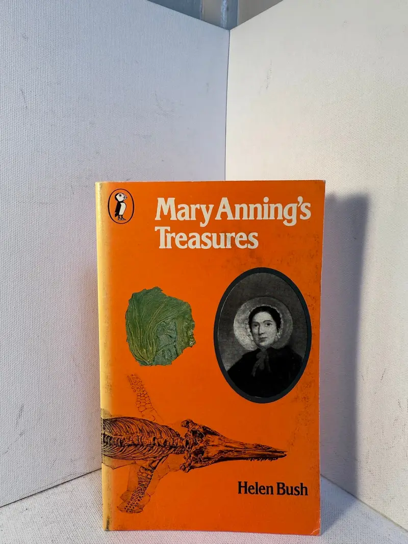 Helen Bush'S Mary Anning'S Treasures: The Story Of A Pioneering Fossil Hunter 1