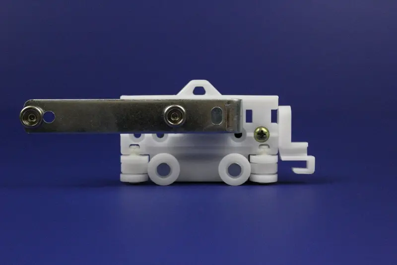 Left-Side Master Carrier With Dual Female Snap Connectors On Arm 1