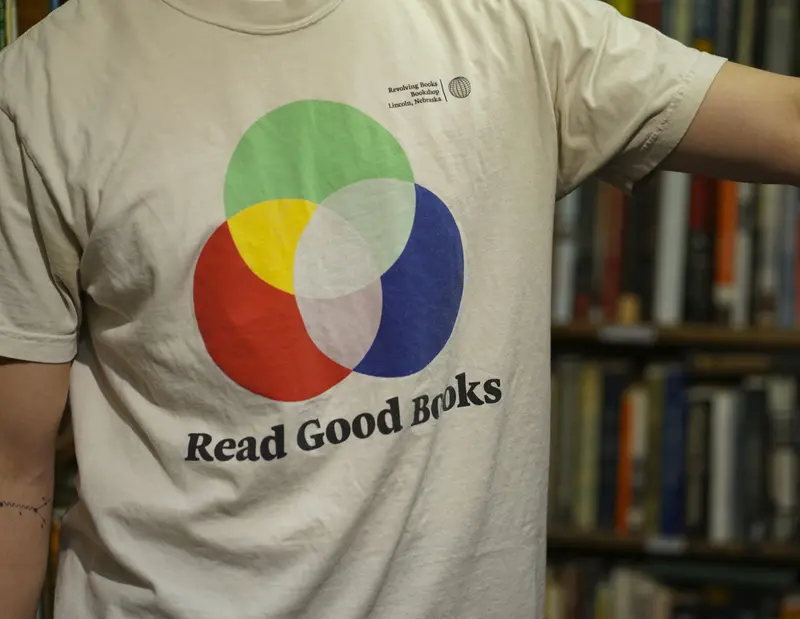 'Read Good Books' Cotton T-Shirt – Classic Typography Design 1