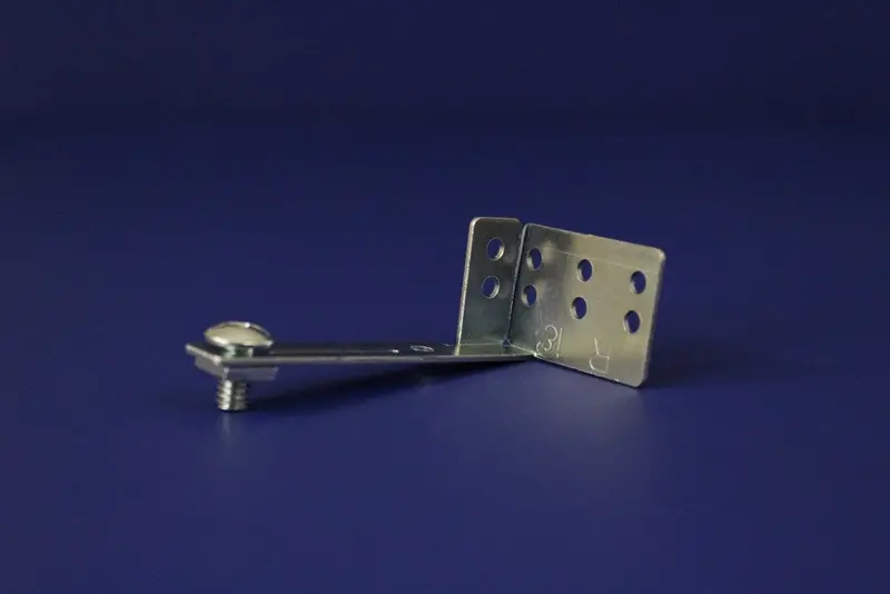 Right-Hand Return Bracket With Metal Extender Plate 1