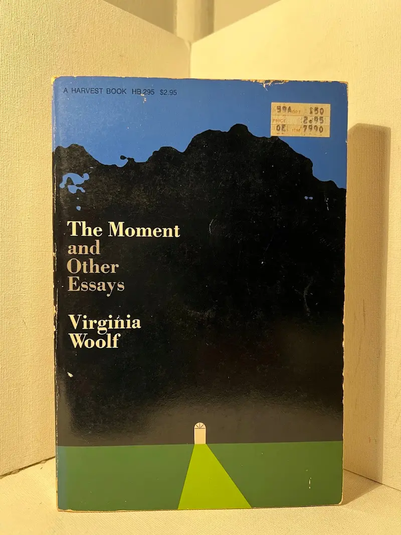 The Moment And Other Essays: Virginia Woolf On Art, Life, And Perception 1